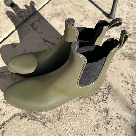 Chelsea Olive Green Rain Boot Size 9 - Picture 1 of 11